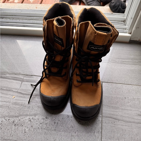 Safety Shoes - Picture 2 of 3